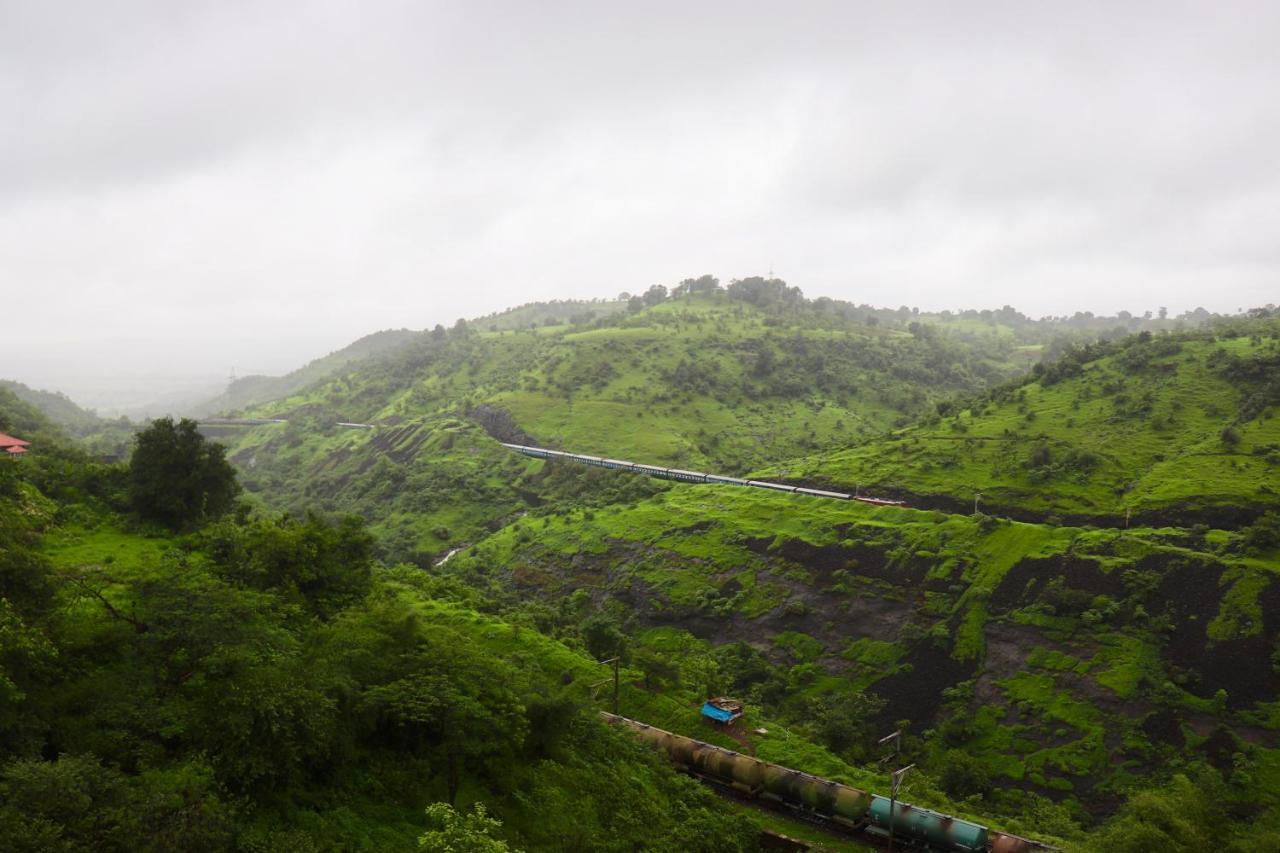 Manas Resort With Petting Zoo, Igatpuri Eksteriør billede