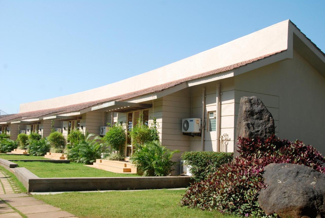Manas Resort With Petting Zoo, Igatpuri Eksteriør billede