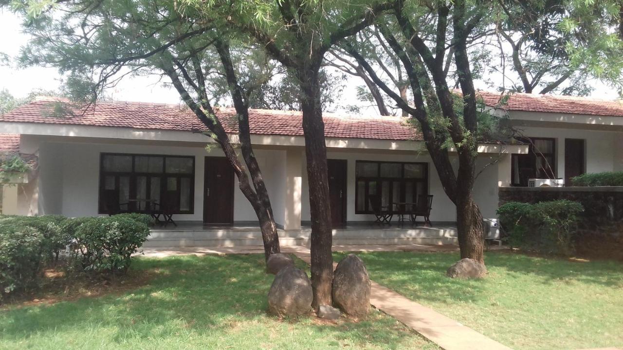 Manas Resort With Petting Zoo, Igatpuri Eksteriør billede